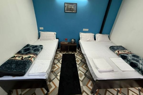 Double + Single Bed Room Image 3