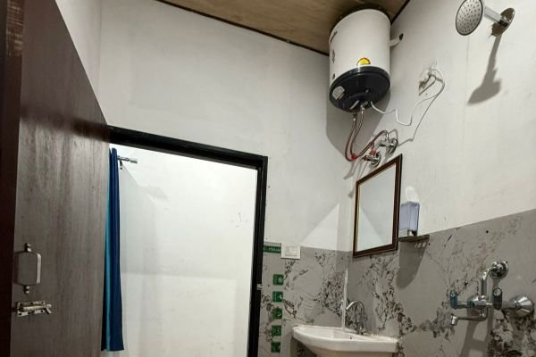 Bathroom Image 2